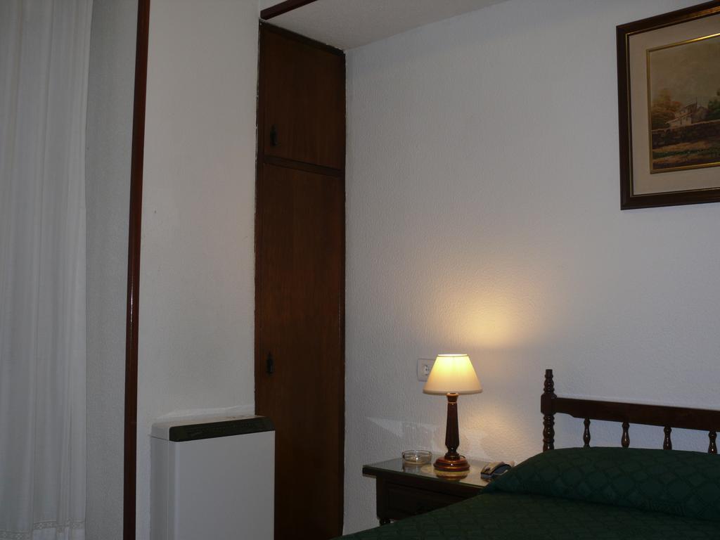 Hostal Navasfrias Salamanca Zimmer foto