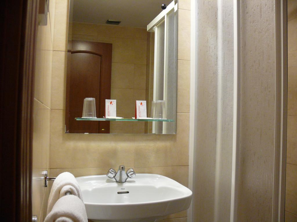 Hostal Navasfrias Salamanca Zimmer foto