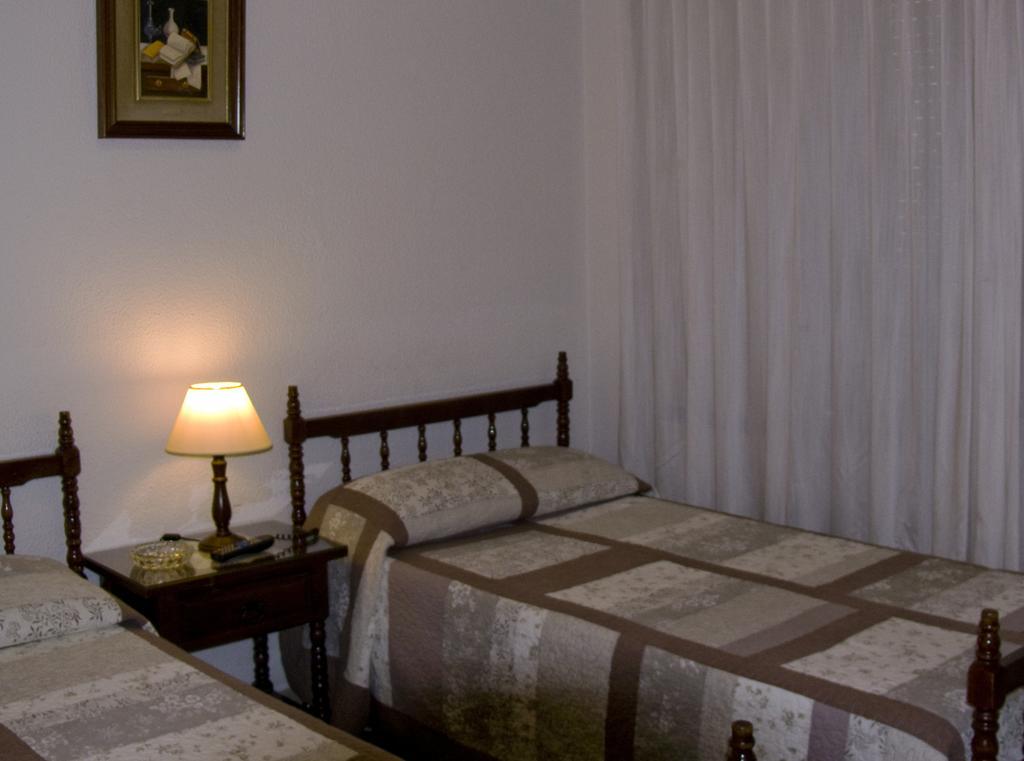 Hostal Navasfrias Salamanca Zimmer foto